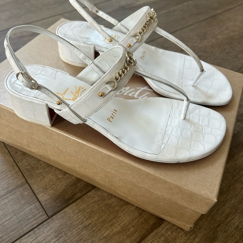 NIB Christian Louboutin MJ Thong Alligator Embossed Leather Sandal White Sz 9 39